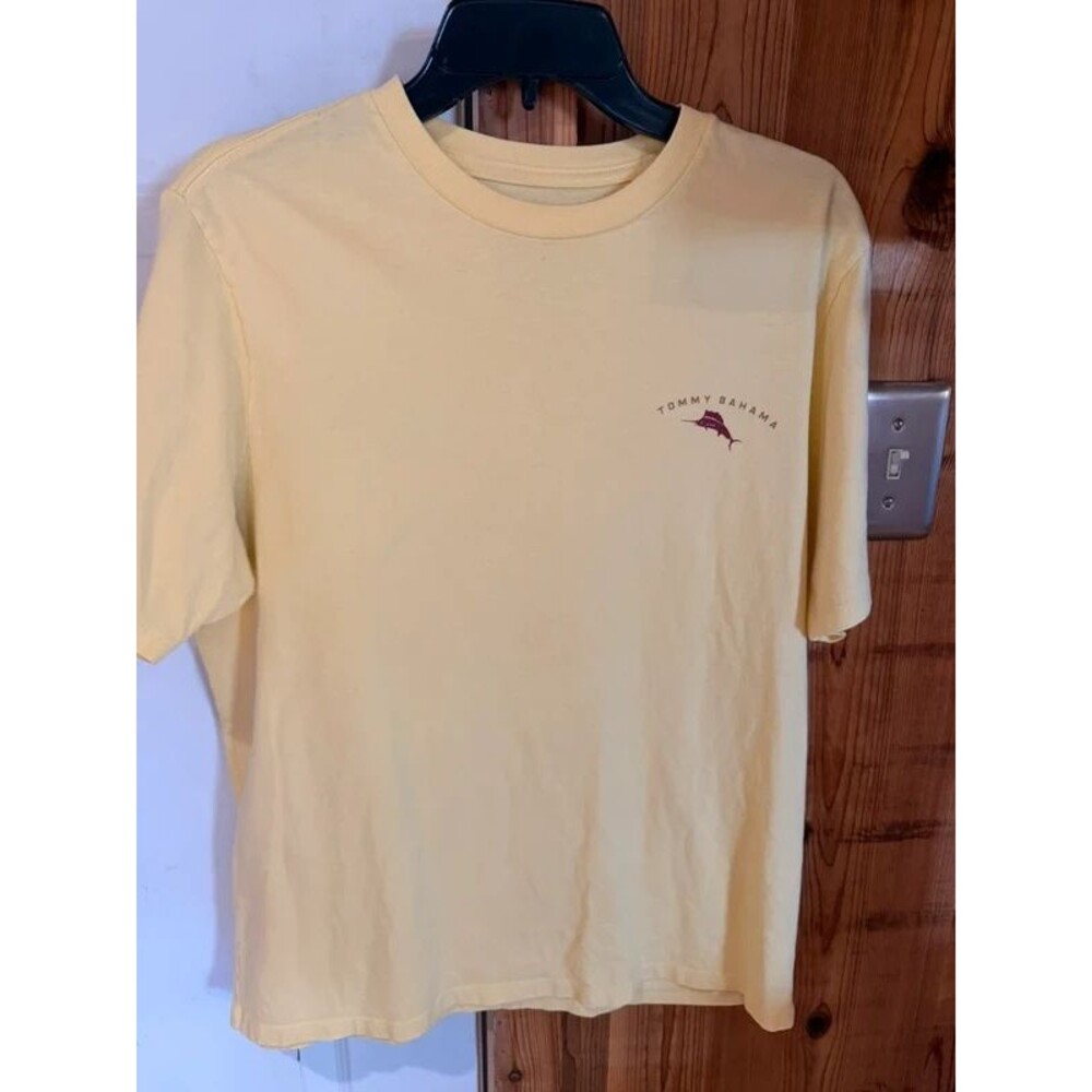 Tommy Bahama Men Yellow  Hawaiian beer t-shirt size M